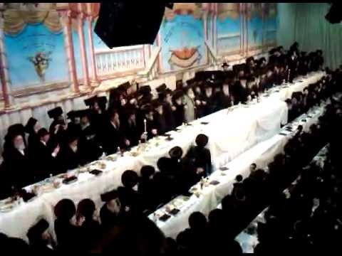 Bobov Massive Wedding - Bobover Rebbe Dancing