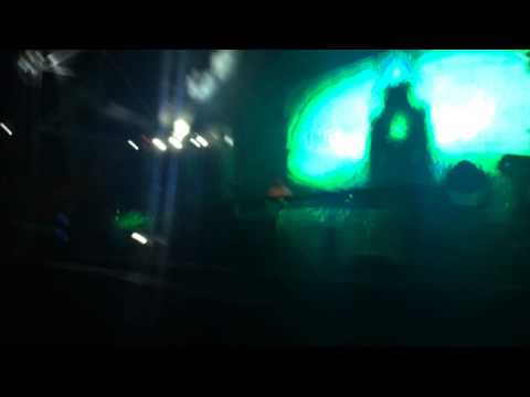 Sebastian Ingrosso dropping Axwell vs. Daft Punk - I Am vs.