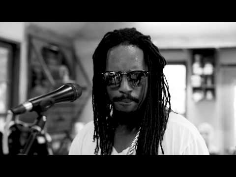 Black Joe Lewis & The Honeybears - "She Came Onto Me" (LIVE)