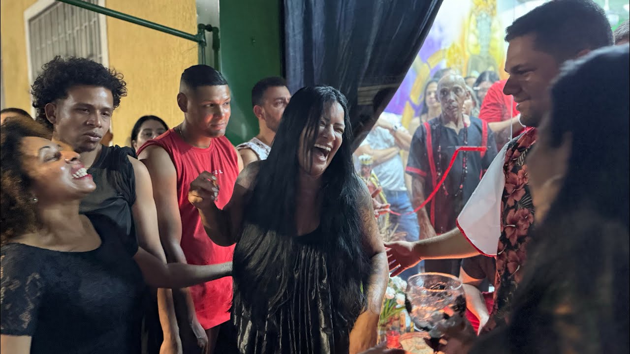 MARIA MULAMBO LEVOU A GIRA PARA RUA