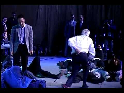 Benny Hinn-Henry Madava-Dag in Grory Filled Thailand 2012,13_7