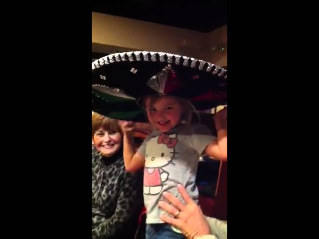 Vídeo relacionado con Boland 00941 - Sombrero Feliz Cumpleaños, sombrero para el cumpleaños, dorado, con purpurina, banda blanca y negra con escritura, accesorio, regalo, traje, fiesta