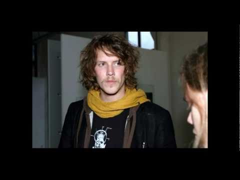 Akkuh Glinstering, Glittering