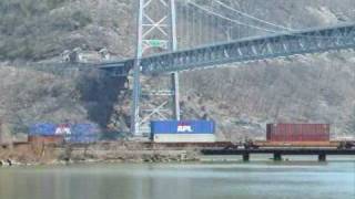 preview picture of video 'CSX Q164 at Fort Montgomery, NY 4/9/09'