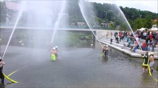 preview picture of video 'Cold-Water-Challenge-2014 der Feuerwehr Schwäbisch Gmünd - Innenstadt'