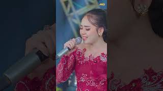 Download lagu Embun sing netes ono ing rambut (SILVY KUMALASARI - DALAN TEMBUS) #shorts mp3 Download lagu Embun sing netes ono ing rambut (SILVY KUMALASARI - DALAN TEMBUS) #shorts mp3