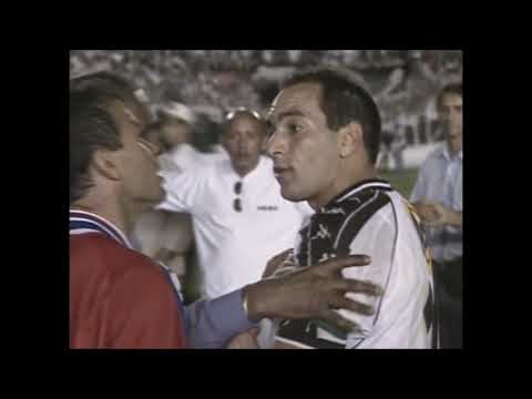 Em 1999, Eurico Miranda invade campo em Vasco x Paraná