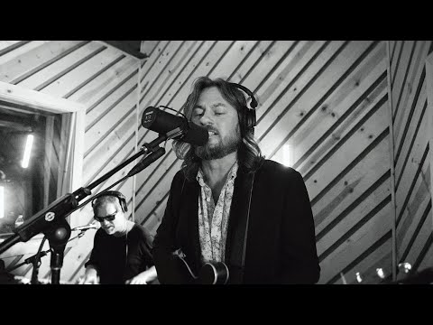 91X X-Session with Louis XIV - "Finding Out True Love Is Blind"