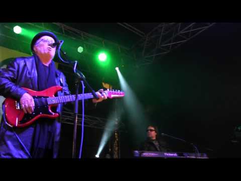 PRAHA-koncert Karel na Hrad: OLYMPIC s PETREM JANDOU a píseň Želva