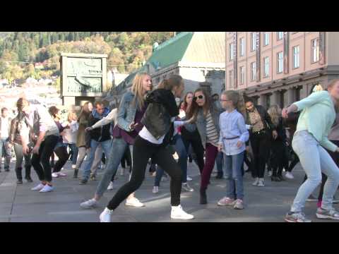 Ylvis - The Fox Flashmob Bergen, Norway