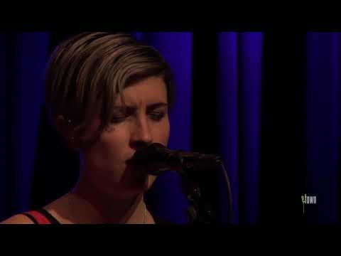 Missy Higgins  Sweet Arms Of A Tune eTown webisode #288