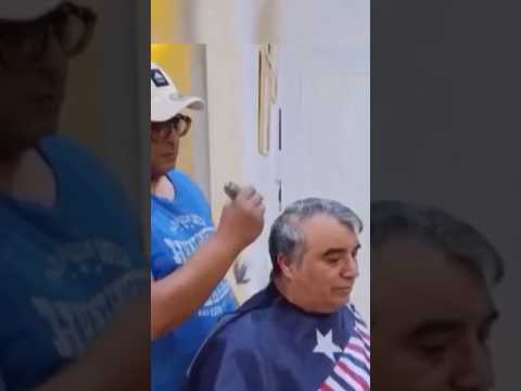 نفذ العربي سناقرية وعدًا بحلاقة شعره على الهواء بعد أن خسر الرهان بشأن صراع التتويج بلقب الدوري التونسي. وراهن العربي سناقرية على خسارة الإفريقي صراع التتويج بلقب الدوري أمام الترجي. وأقدم العربي سناقرية على حلاقة شعره على الهواء بعد فوز الإفريقي بالدوري 