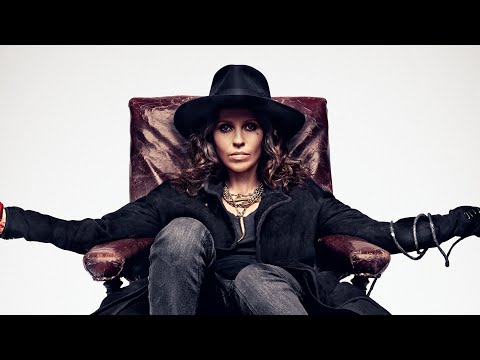 Linda Perry shares the story behind "Beautiful" (2010)