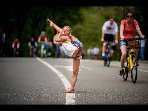 Dance Moms Maesi and Lilly Attempt to Break 10 Minute Photo Challenge Record (with a giveaway)