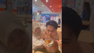 Download lagu Scraping while eating 🔥🥵😱‼️ #mukbang #asmr #prank mp3
