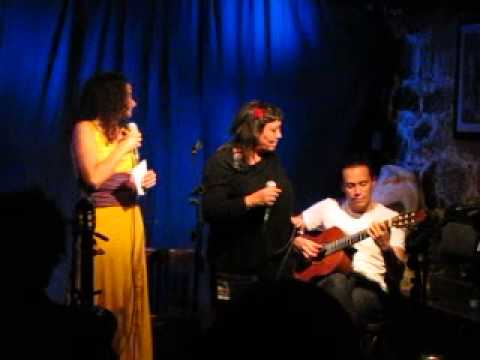 Natalia Contesse canta un alalá con Uxía (06/06/2013)
