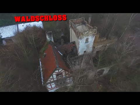 LOST PLACES: PLÖTZLICH TAUCHT EIN MANN MIT LEITER AUF | Waldschloss | Teil 1