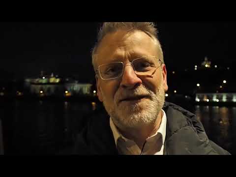 ÚSMĚVY SMUTNÝCH MUŽŮ