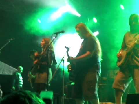 Divokej Bill + Aneta Langerová - Obejmi stromy