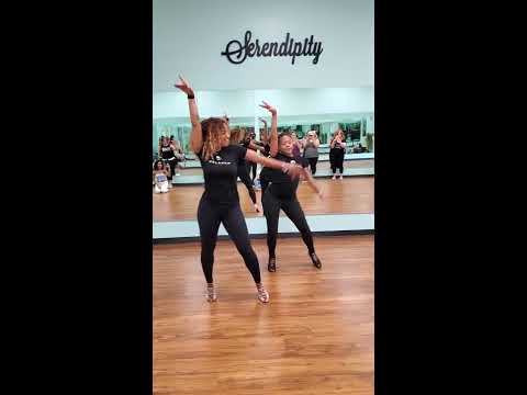 La Alemana Ladies Bachata Styling Challenge - Esta Noche (FRONT VIEW)
