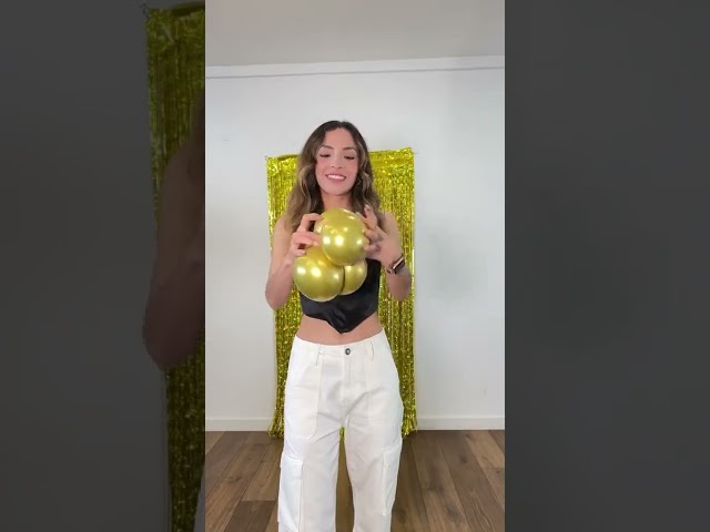 Vídeo relacionado con JunMallko 60 Piezas Vajilla Cumpleaños Star, Globos De Star, Decoración para Cumpleaños Infantiles de Wars, Incluyen Pancartas, Platos, Vasos, Servilletas, Manteles y Globos - 10 Porciones