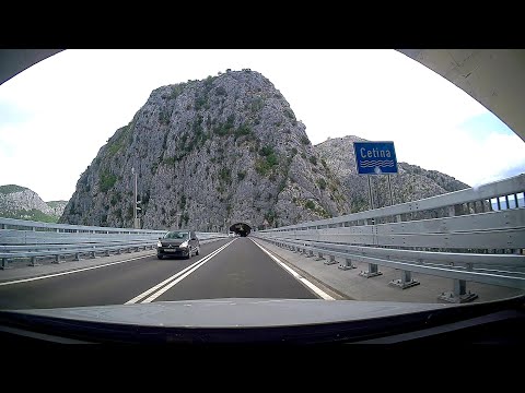 Most Cetina, most přes řeku Cetinu u Omiše. Omiš Chorvatsko 2024