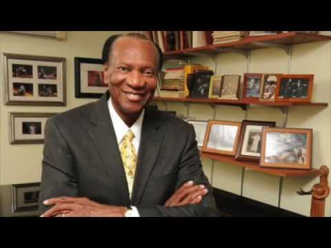 Dr. Simon Estes is a guest lecturer at DMACC!