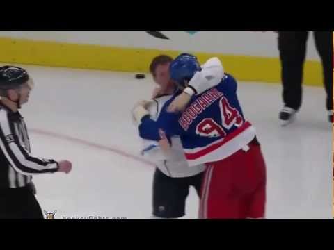 Hockeyfighters.cz  Steve MacIntyre vs Derek Boogaard.wmv