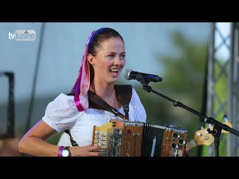 Zbojná: Fiala, fiala / Rozkvitali trnky / Sedemdesiat sukien mala