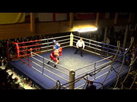 Timo Hinze (ROT) vs  Jimoh Oladele (BLAU) - Pugilist Länderkampf Rumänien 22.02.14