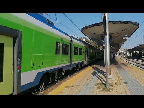 Treno Regio Express 2175 Milano-C.le Mantova in arrivo alla stazione di Lodi