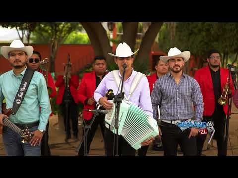 Grupo Arriesgado Ft. Banda Los Populares Del Llano - El De La Aldea (En Vivo 2022)