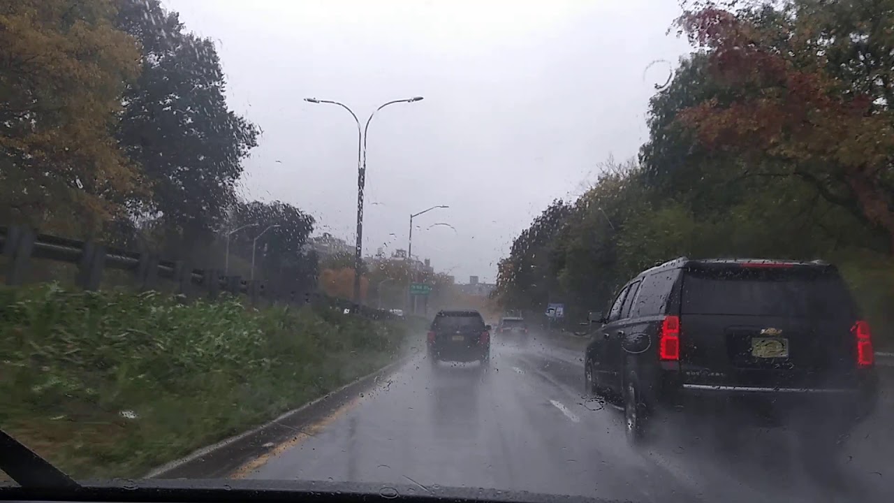 Art. Rainy N.Y. Drive along the Hudson River Road in New York. Wet music flows.....