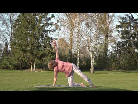 Ganz Einfach Yoga Nr. 4: Blitzflow, gegrätschte Vorbeuge, Gleichgewichtshaltung im Vierfüßler...