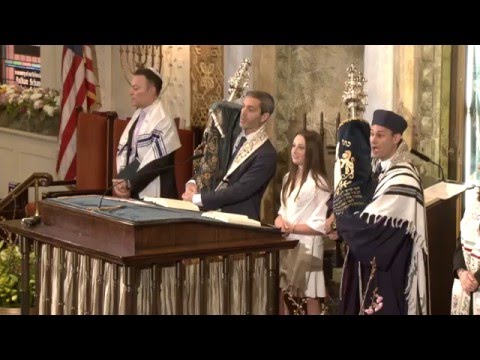 Y'halelu - Returning the Torah at Park Avenue Synagogue