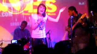 Jessie J sexy silk live