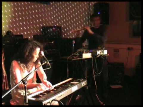 Geoff Leigh & Yumi Hara 'At the Temple Gate (Drones version)'