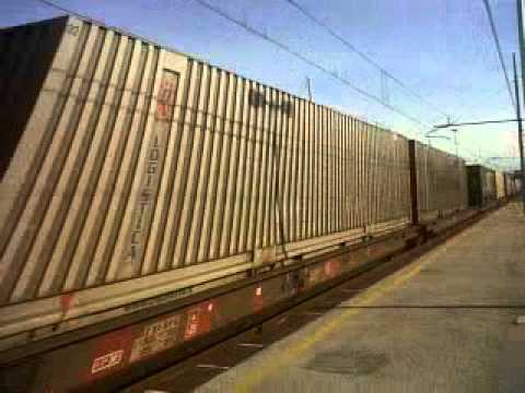 E655 in testa a un Merci di Container e Cisterne !