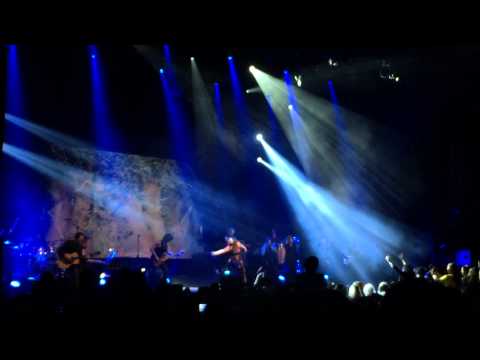 Entre Tu Y Mil Mares - Laura Pausini en Vivo (The Greatest Hits Tour Chicago)