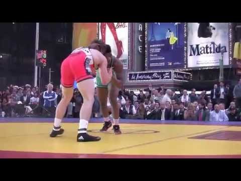 Alex Dieringer over Joey Davis