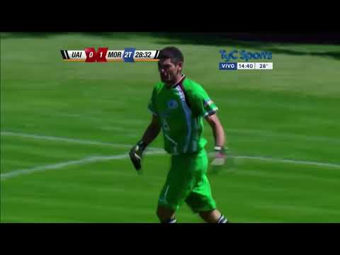 La atajada de chilena de Matías Cano en UAI Urquiza Morón