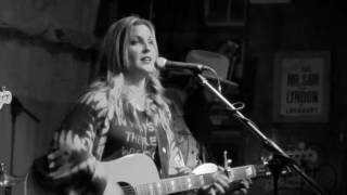 Sunny Sweeney "East Texas Pines" 3/3/17