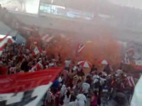 "Estudiantes a ezeiza - parte 2" Barra: Los Leales &bull; Club: Estudiantes de La Plata