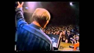 Karel Kryl krátce po návratu z emigrace. A vystihl to!