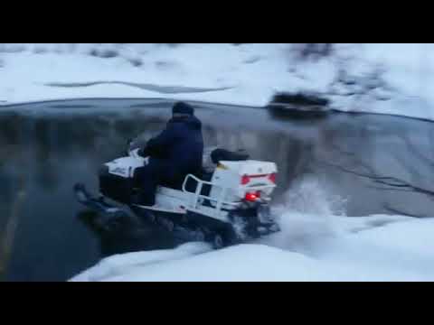Снегоход утонул, багажник уплыл
