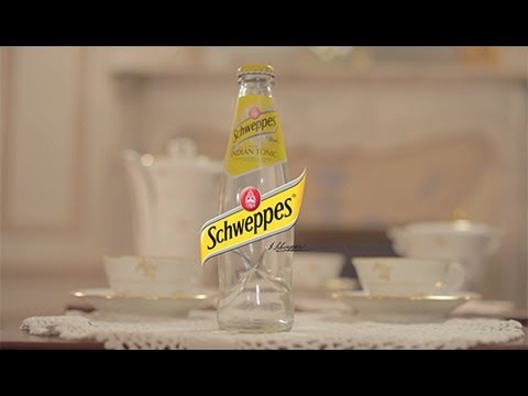 God Save the Schweppes — Publicité
