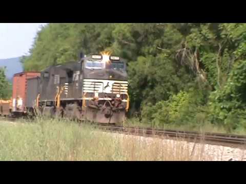 NS 194{Manifest})NS 9411 CW44-9/NS 6764 SD60E) by Glenvar 5-27-17 Pocahontas Div Christainburg Dist