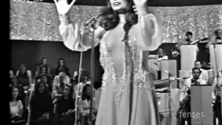 1974 El escote de Rocío Jurado: El vestido del escándalo en Televisión  Española 1974