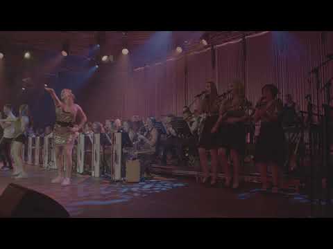 Crazy Little Thing Called Love – Fun & Brass Big Band | Weihnachtskonzert 2024 (Live)