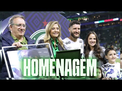 "The 'Train' Zé Rafael is honored at Allianz Parque."